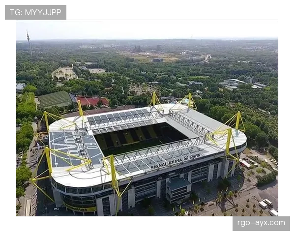 德甲威斯特法伦球场焕然一新，升级工程引发球迷热议