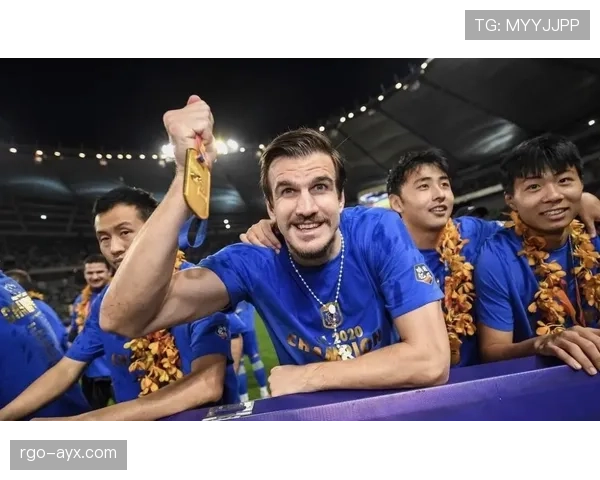 德甲自由转会市场动态分析：目前有哪些球员正在积极寻找新东家？