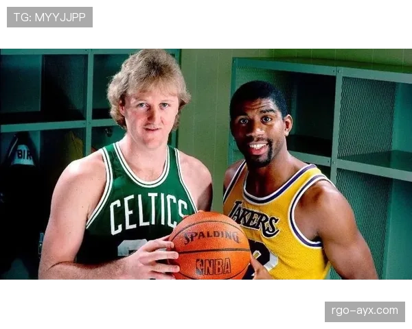 拉里伯德无球投射影响库里？三分效率与组织差异