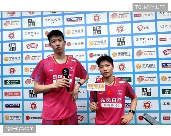 黄东萍训练完顺手拎走队友三盒蛋白粉